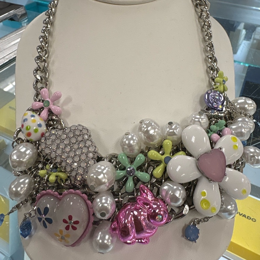 Spring Sprung🐇Necklace - Picture 5 of 6